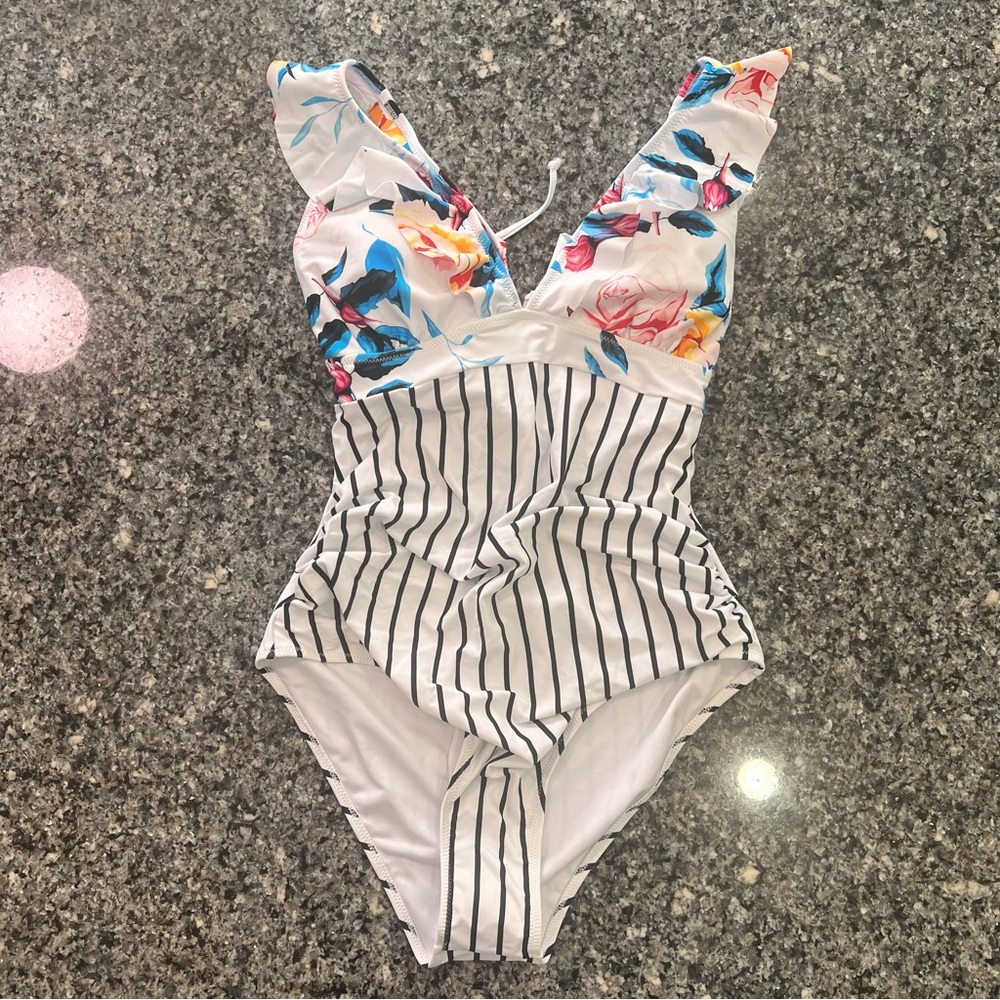 Cupshe Multicolor Floral and Striped One-Piece Swimsuit Size Large
